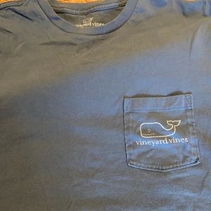 Men’s  small vineyard vines t-shirt.